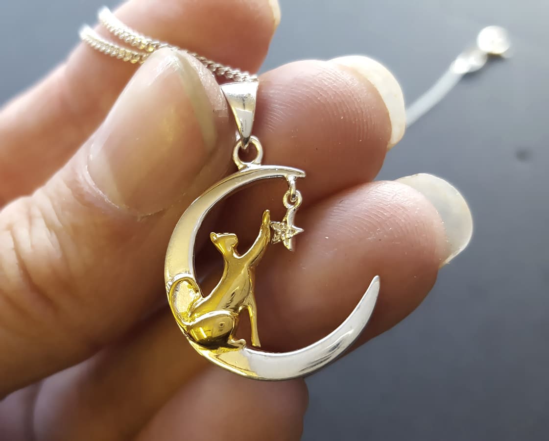Cat Necklace, White Cat Jewellery, Acrylic Cat Pendant, Cat Lover Gift –  Kraft Space